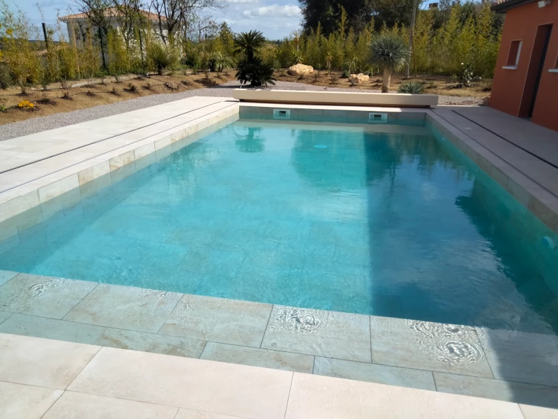 belle piscine proche de Pézenas et entretenue par Mileno Piscine