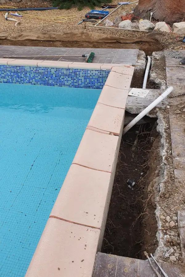 Remplacement des canalisations des skimmers d'une piscine